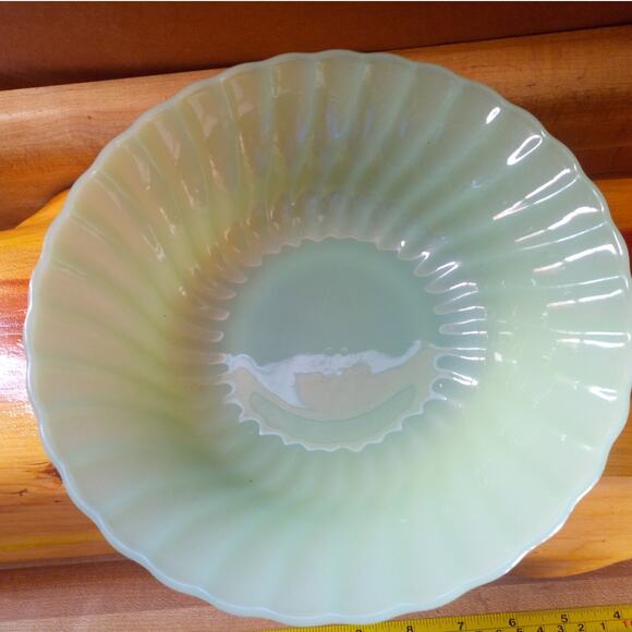 Collectable Anchor Hocking FIRE KING  8.5" Bowls. 2, Mint green and milk glass. - Picture 2 of 7